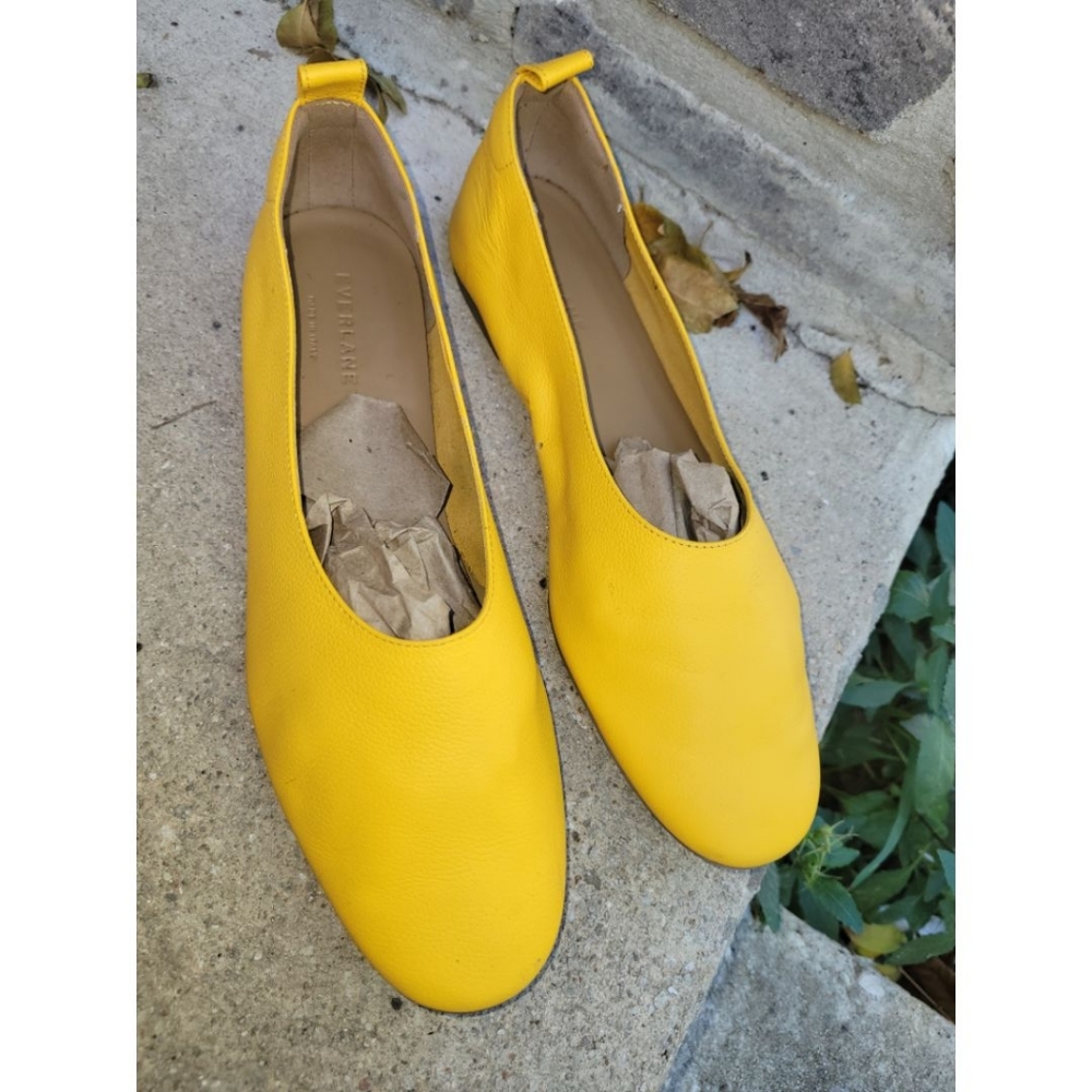 Yellow Everlane glove flat - limited edition